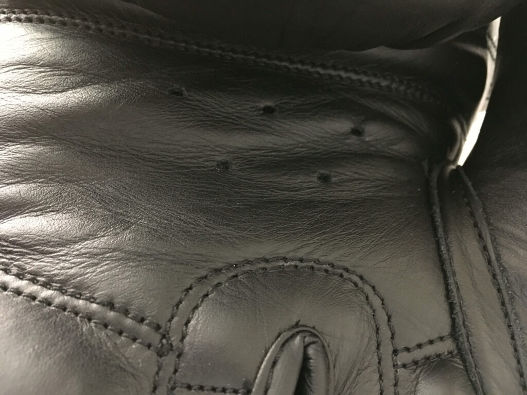 BigPunch Boxhandschuh Luftlöscher